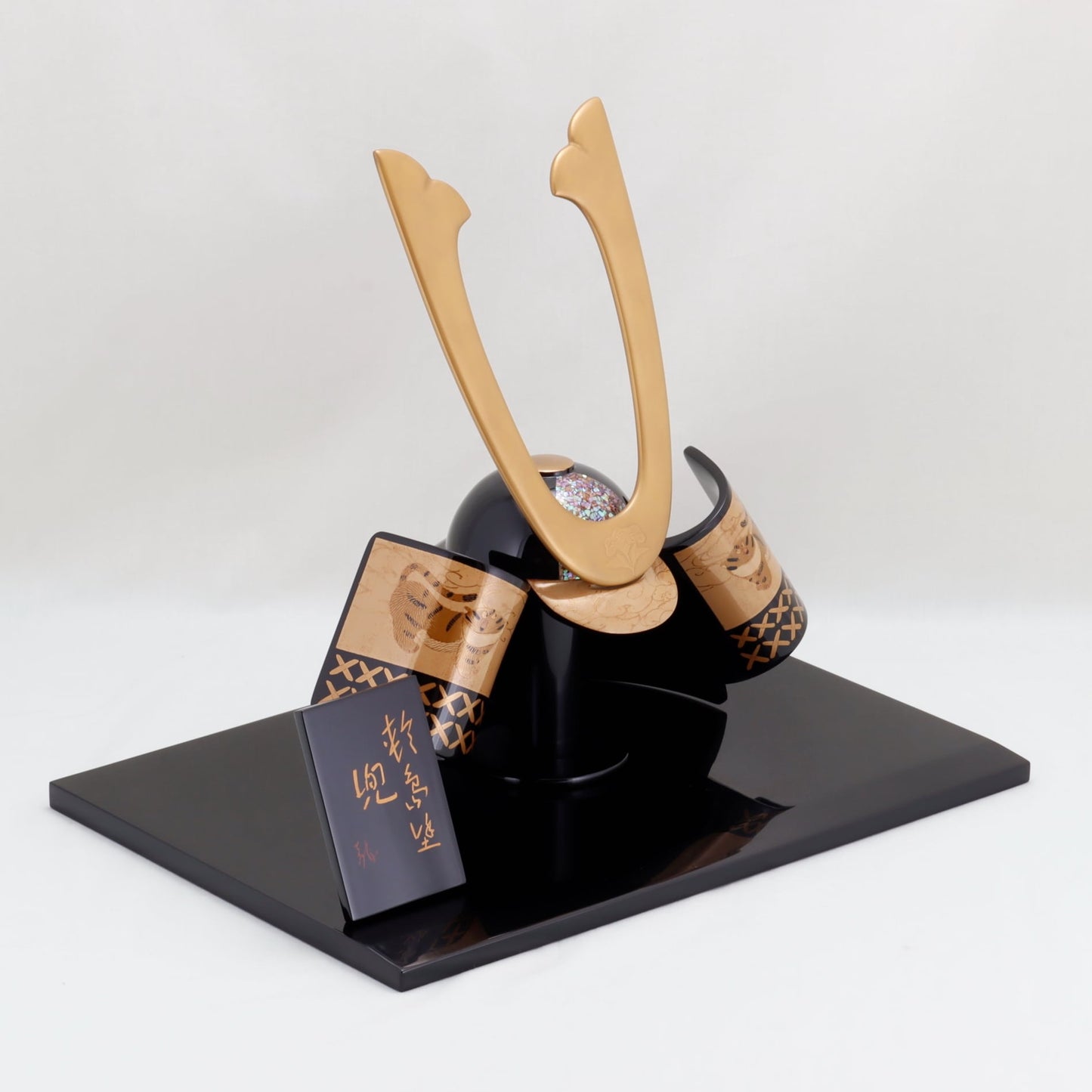 Kato Lacquerware: Wajima Lacquerware Kabuto Helmet Decoration — Crafted with the Traditional Techniques of Wajima Lacquerware
