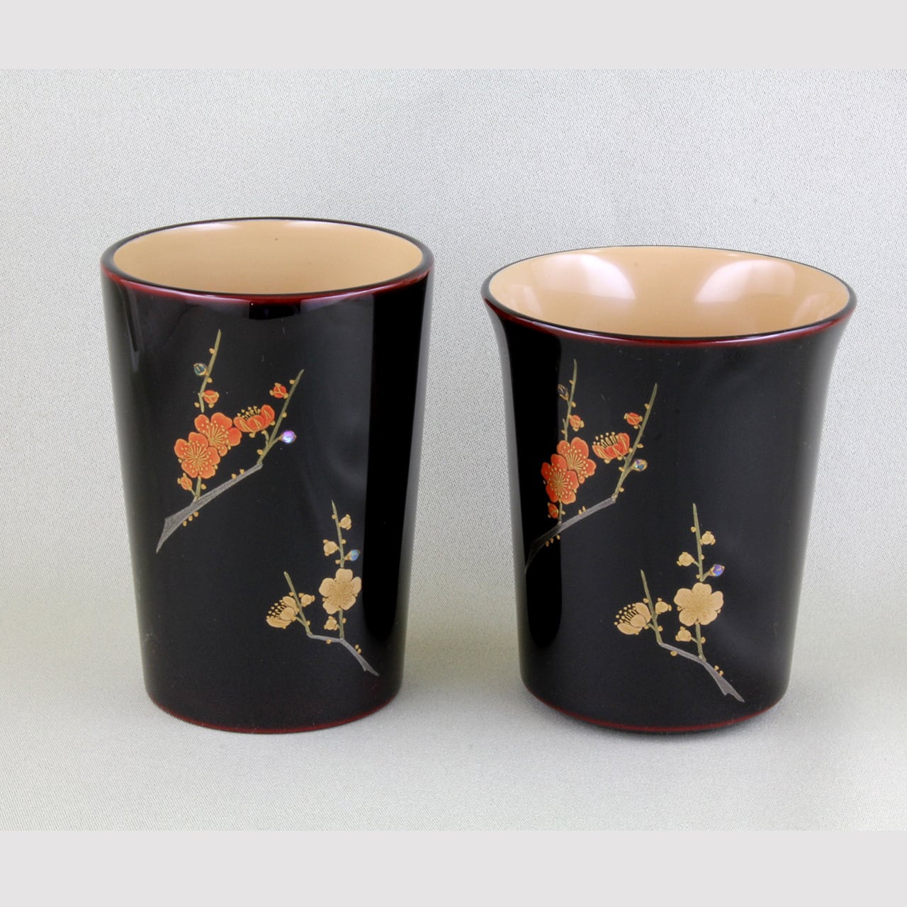 Kato Lacquerware: Wajima Lacquerware Pair of Red and White Plum Blossom Maki-e