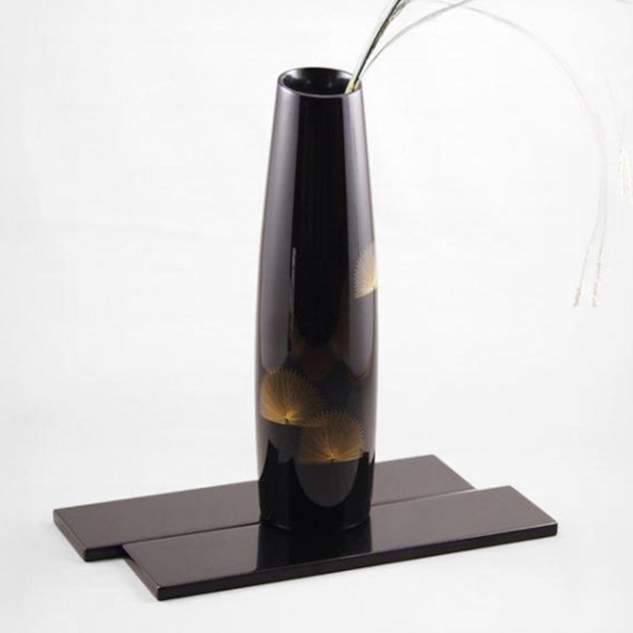 Shioyasu Shikki: Wajima Lacquerware Kuchikiri-Style Flower Vase with “Matsumori” Chinkin Decoration