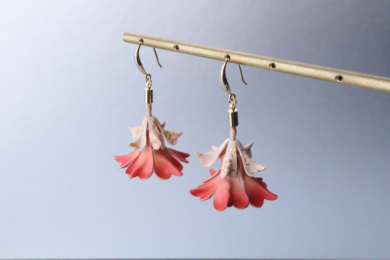 Tomita Sen Kogei: Sarasa Flower Swing Earrings / Clip-On Earrings