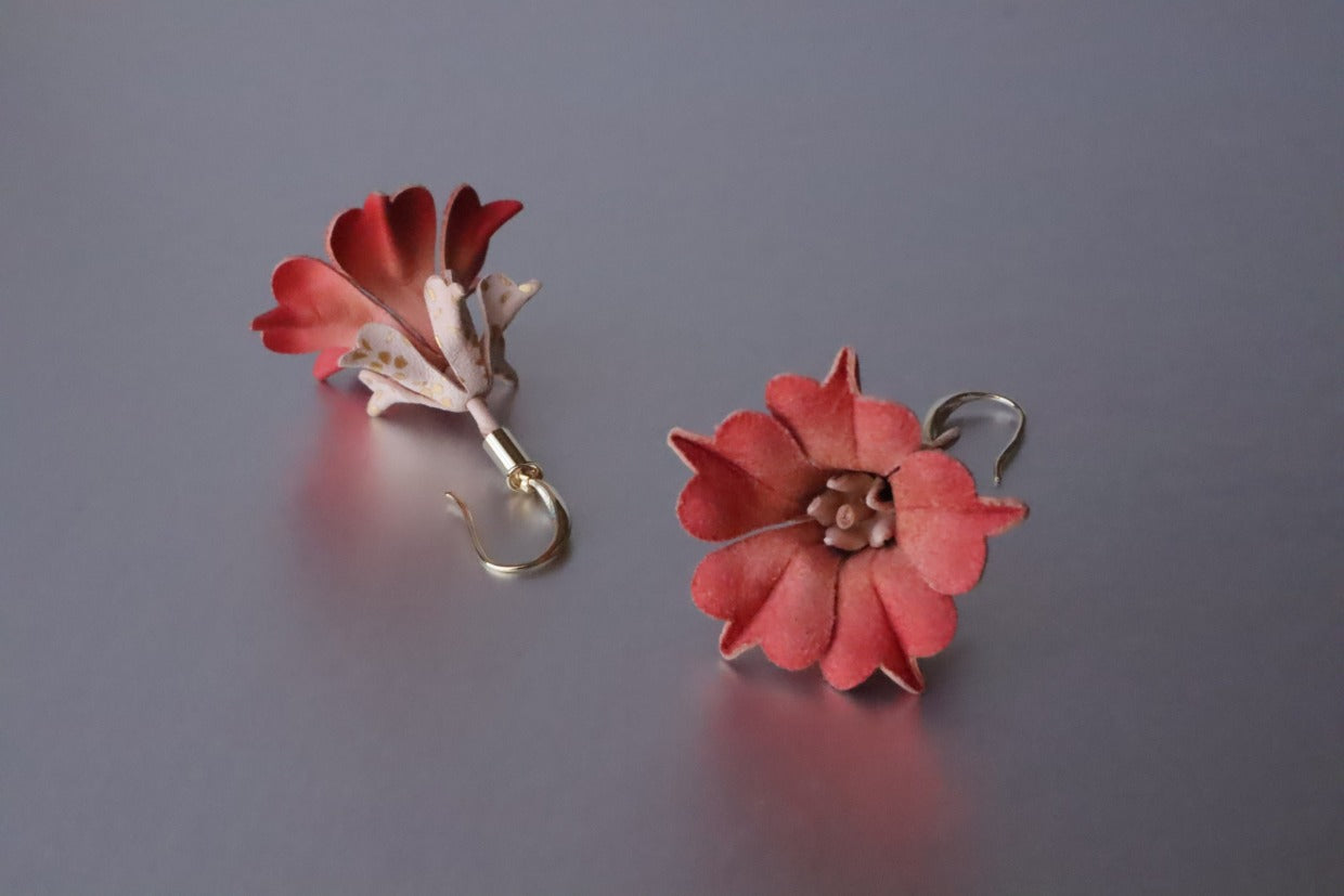 Tomita Sen Kogei: Sarasa Flower Swing Earrings / Clip-On Earrings