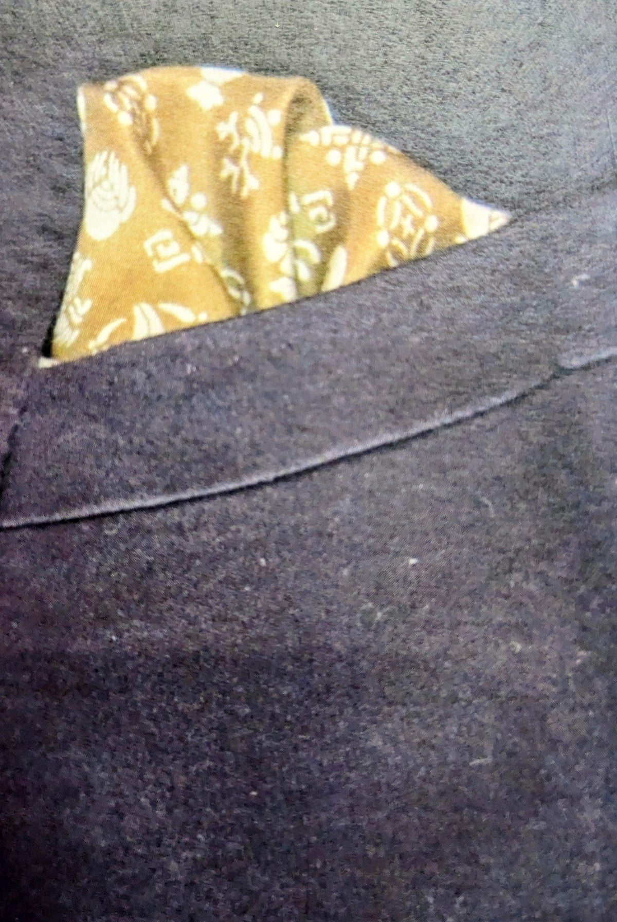 Tomita Sen Kogei: SARAKICHI – Pocket Square (Treasures / Rokōcha Brown)