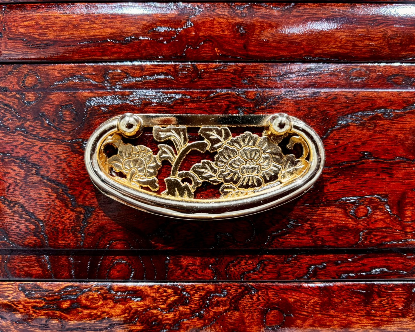 Sato Mokko: Solid Keyaki Fifteen-Drawer Chest with Cabriole Legs