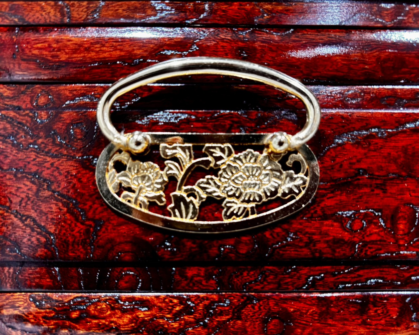 Sato Mokko: Solid Keyaki Fifteen-Drawer Chest with Cabriole Legs