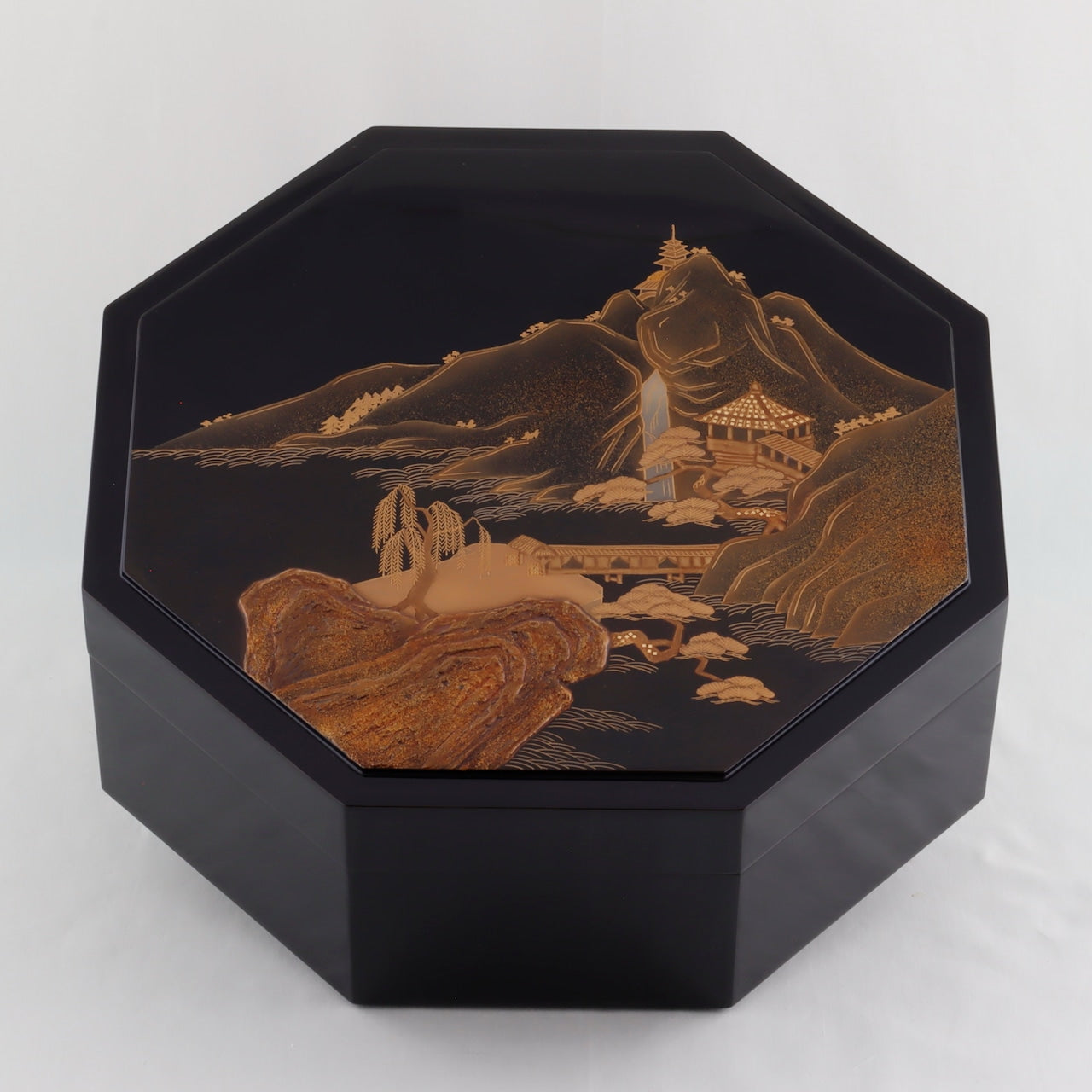 Kato Lacquerware: Wajima Lacquerware Octagonal Hitsu Chest with Landscape Maki-e