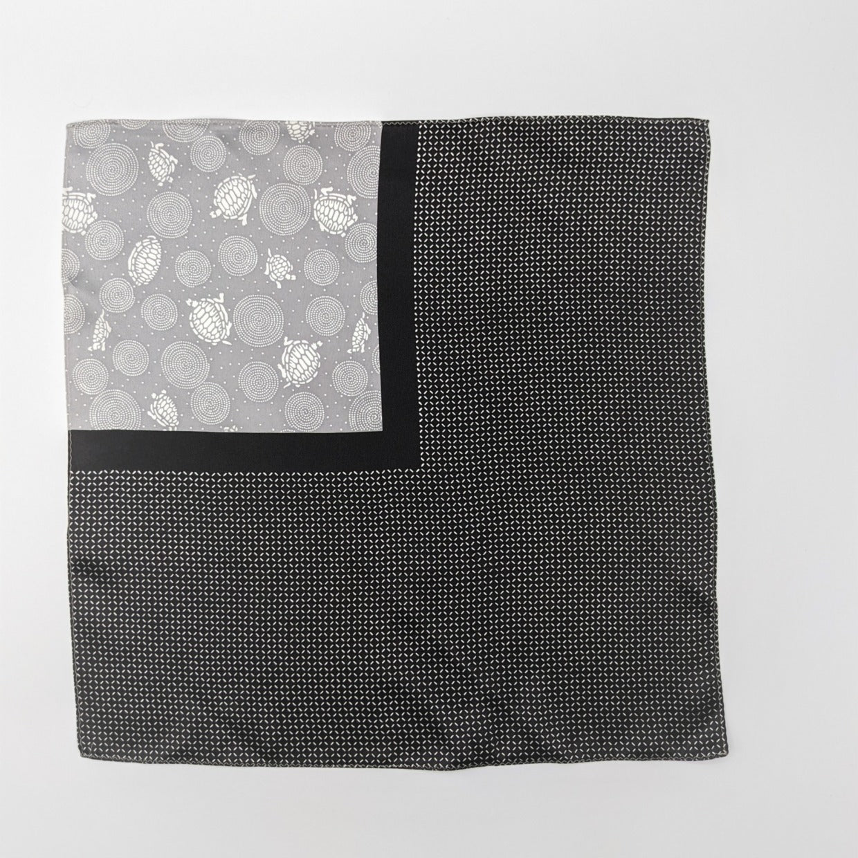 Tomita Sen Kogei: SARAKICHI – Hand-Dyed Pocket Square (Whirlpool & Turtle / Donnezumi Gray)