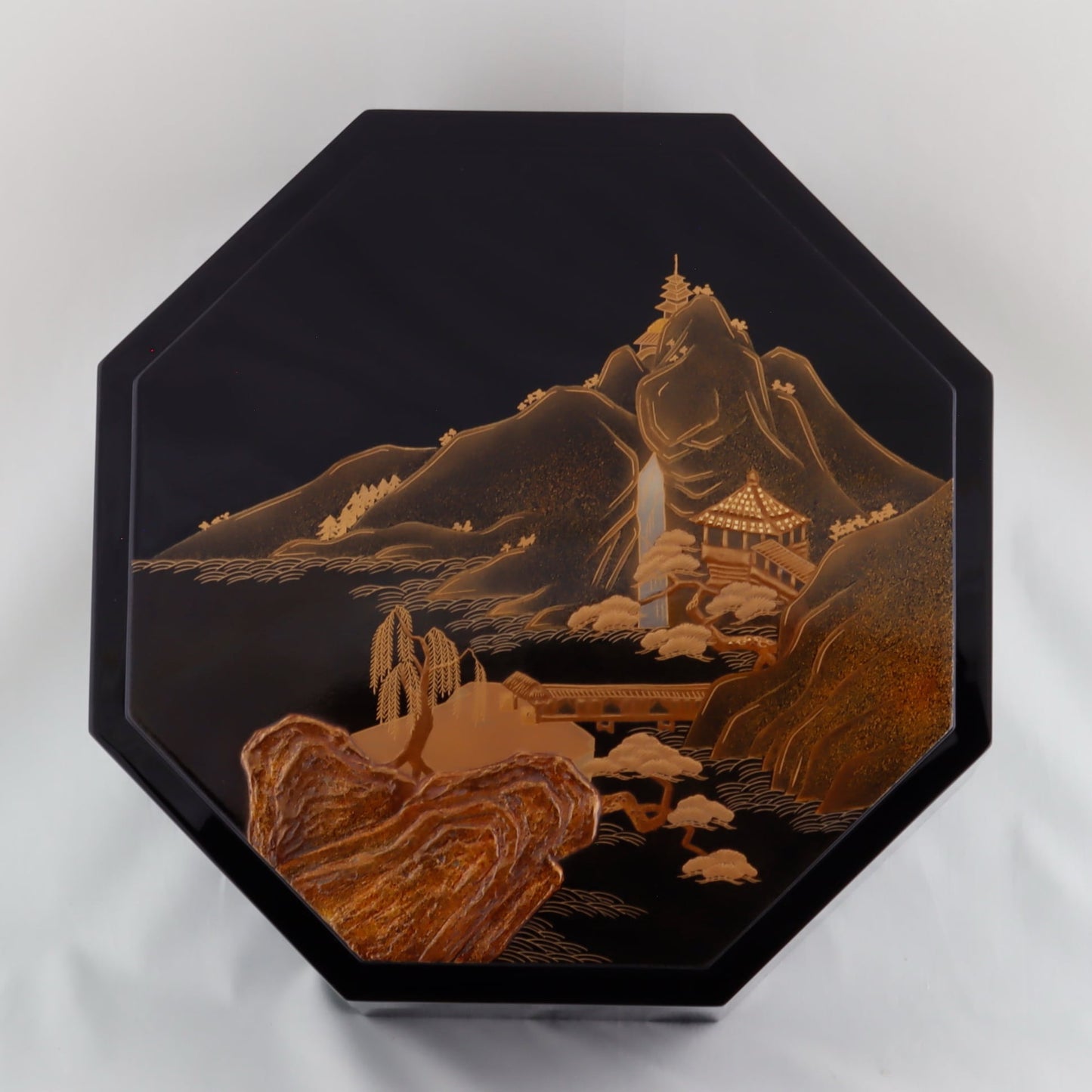 Kato Lacquerware: Wajima Lacquerware Octagonal Hitsu Chest with Landscape Maki-e