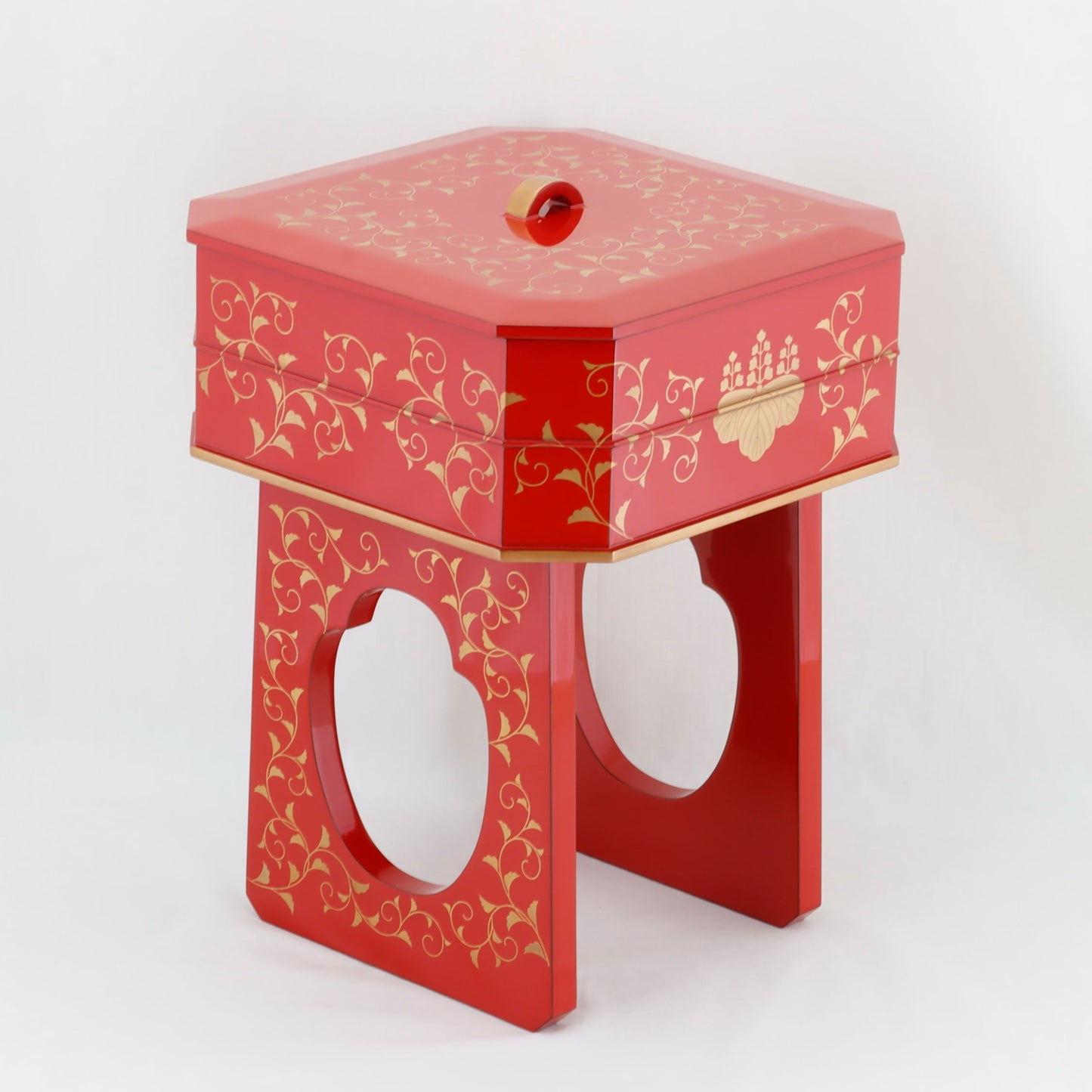 Kato Lacquerware: Wajima Lacquerware Temple Offering Vessel — Vermilion Karakusa Maki-e