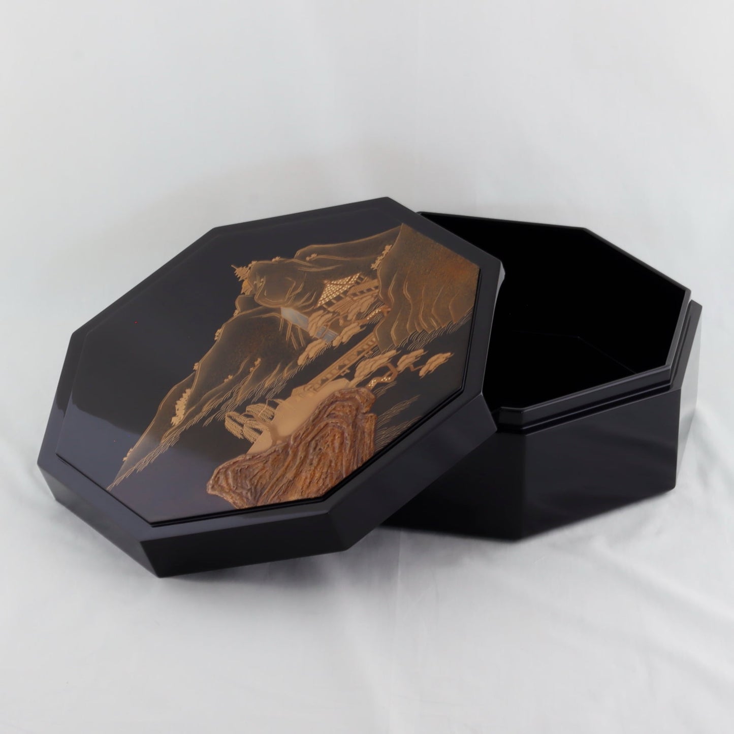 Kato Lacquerware: Wajima Lacquerware Octagonal Hitsu Chest with Landscape Maki-e
