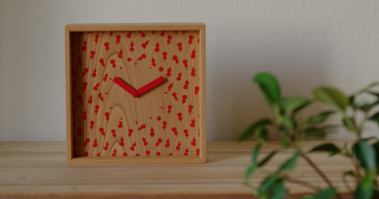 Tomita Sen Kogei: Komon Wood Clock (Gaku /　Gourds)