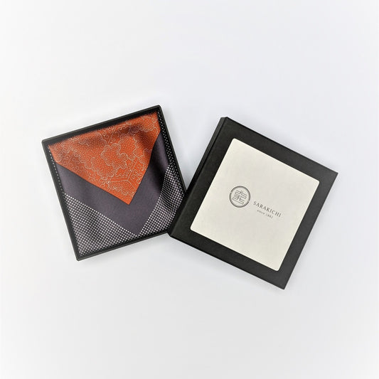 Tomita Sen Kogei: SARAKICHI – Hand-Dyed Pocket Square (Imperial Carriage / Benikaba)
