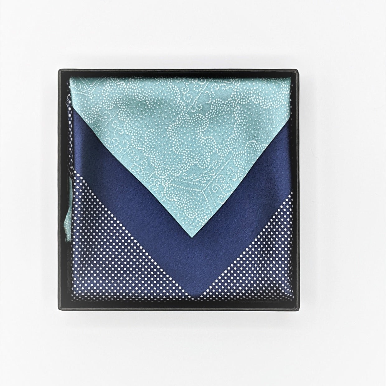 Tomita Sen Kogei: SARAKICHI – Pocket Square (Imperial Carriage / Asagi Blue)