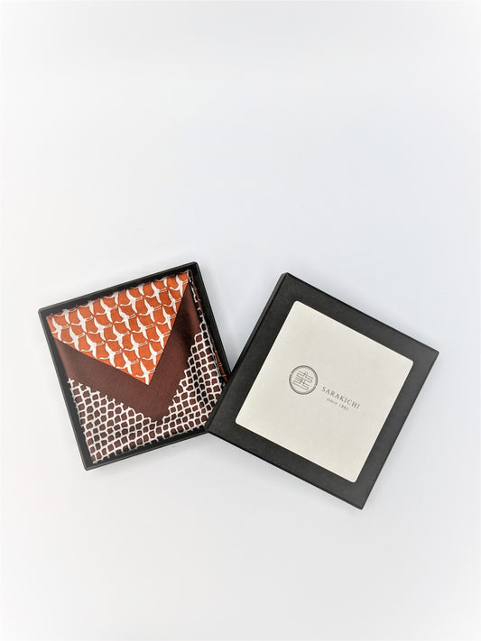Tomita Sen Kogei: SARAKICHI – Pocket Square (Flying Cranes / Ginshu Red)