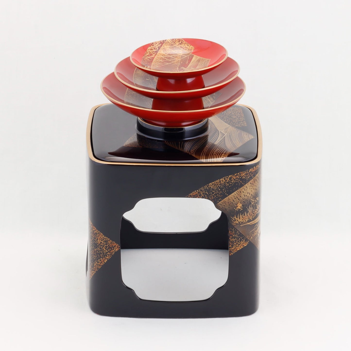 Kato Lacquerware: Wajima Lacquerware Toso Set – Bulging Body Form with Fan and Towed Boat Maki-e