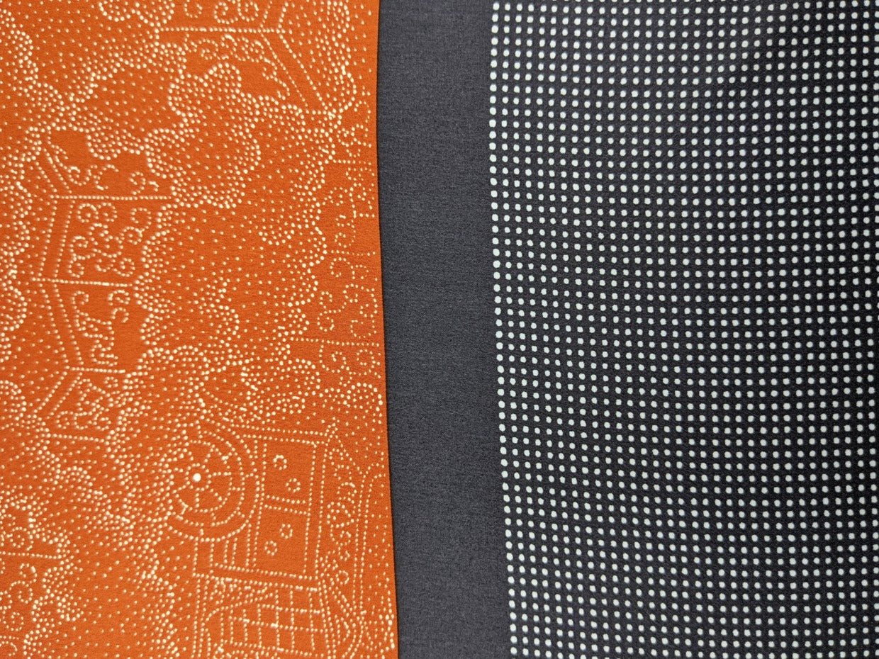 Tomita Sen Kogei: SARAKICHI – Hand-Dyed Pocket Square (Imperial Carriage / Benikaba)