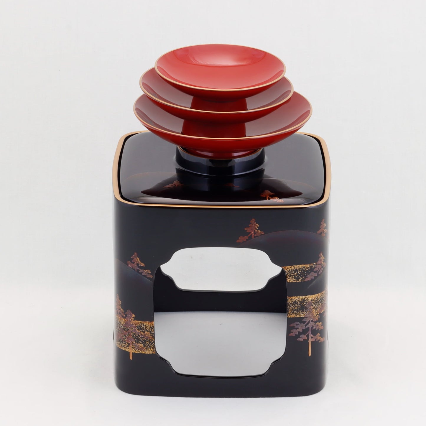 Kato Lacquerware: Wajima Lacquerware Toso Set – Bulging Body Form with Landscape Maki-e