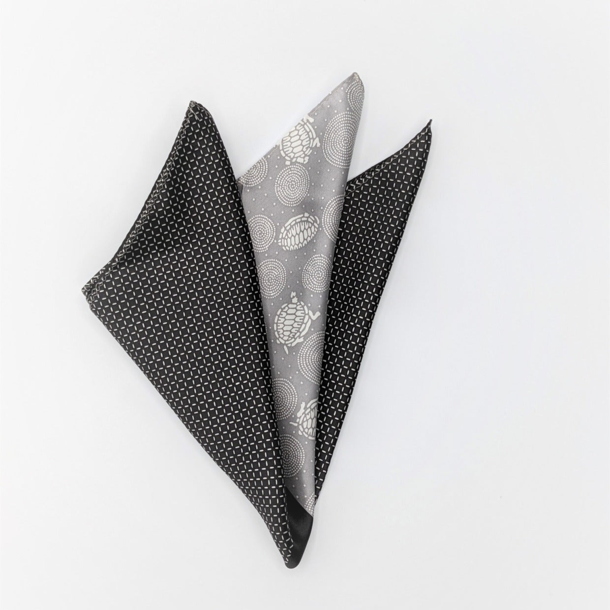 Tomita Sen Kogei: SARAKICHI – Hand-Dyed Pocket Square (Whirlpool & Turtle / Donnezumi Gray)