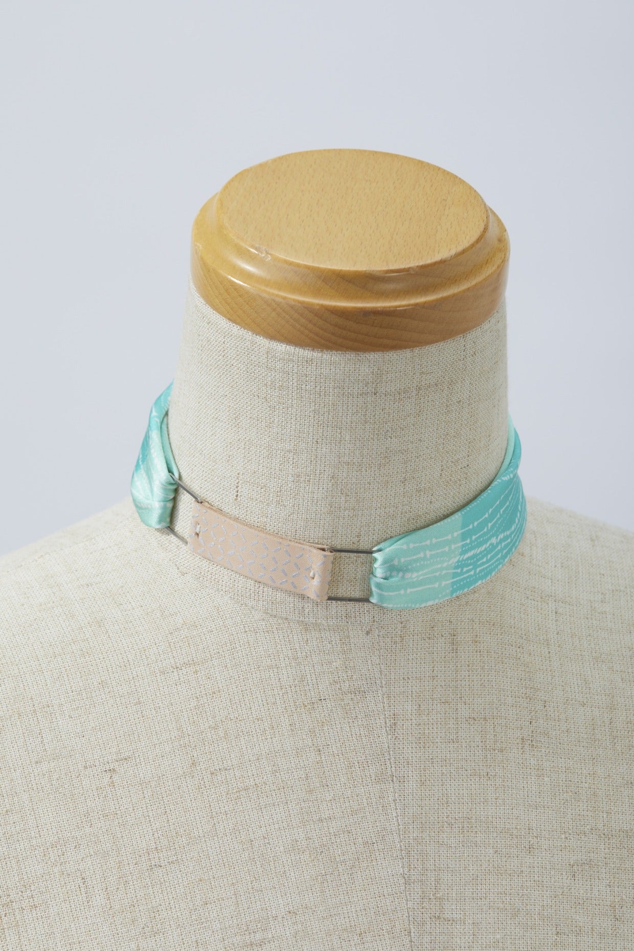 Tomita Sen Kogei: SARAKICHI – Komon Scarf (Bamboo)