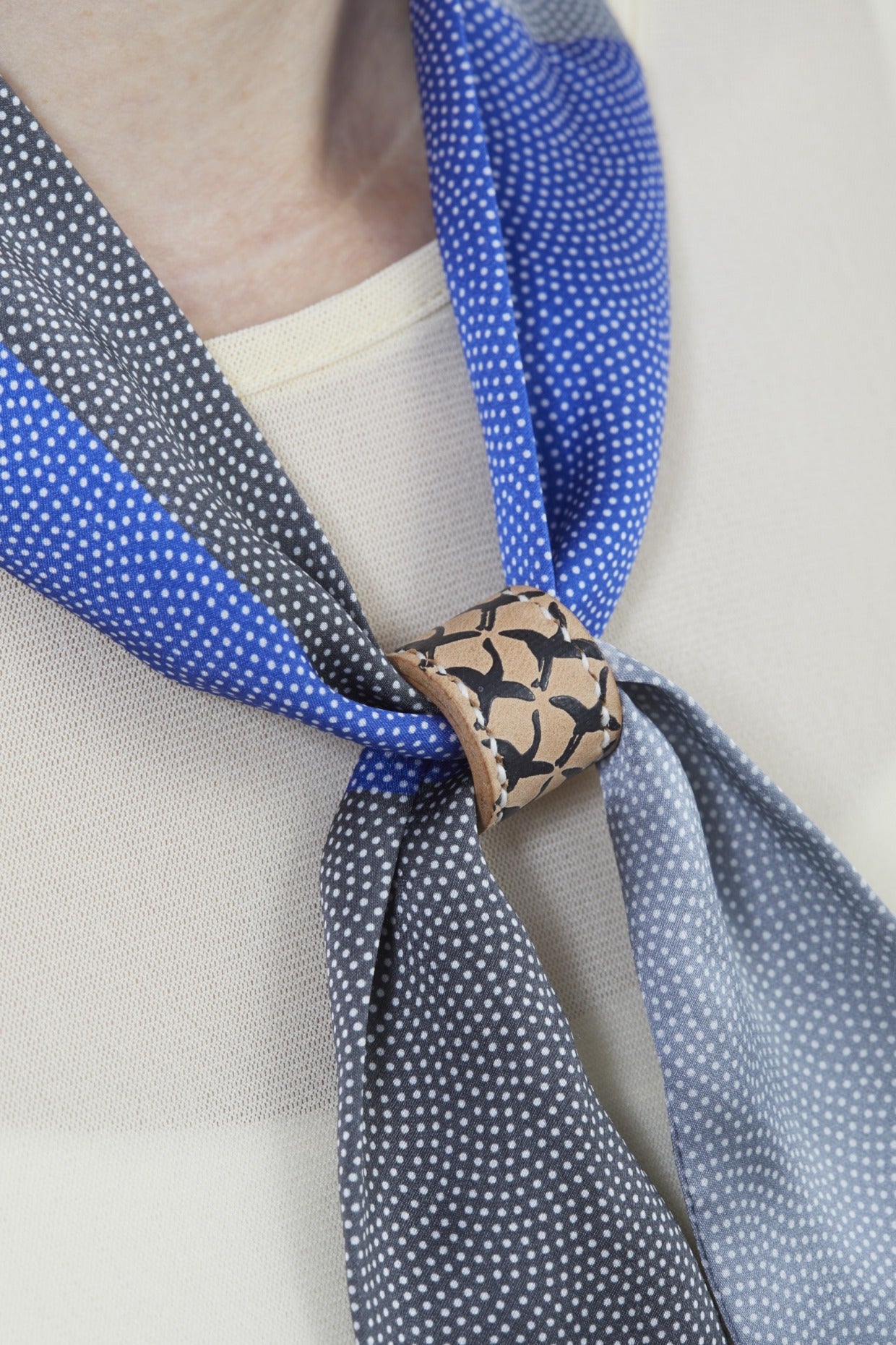 Tomita Sen Kogei: SARAKICHI – Komon Scarf (Sharkskin)