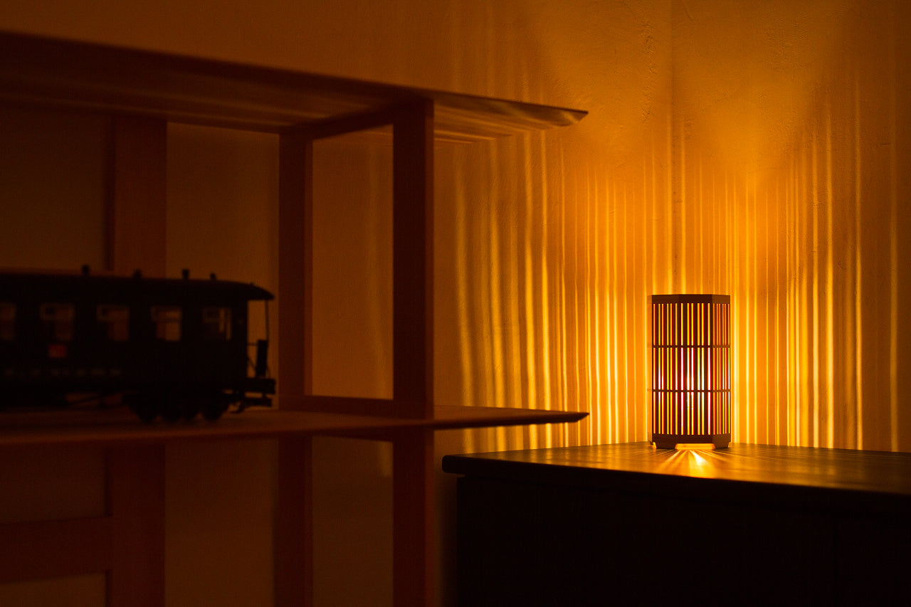 Kinoakari: Desk Lamp – Radiance KAG-23