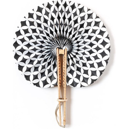 Kiuchi Tohzai: Folding Fan Crafted with Traditional Rattan Weaving - Black