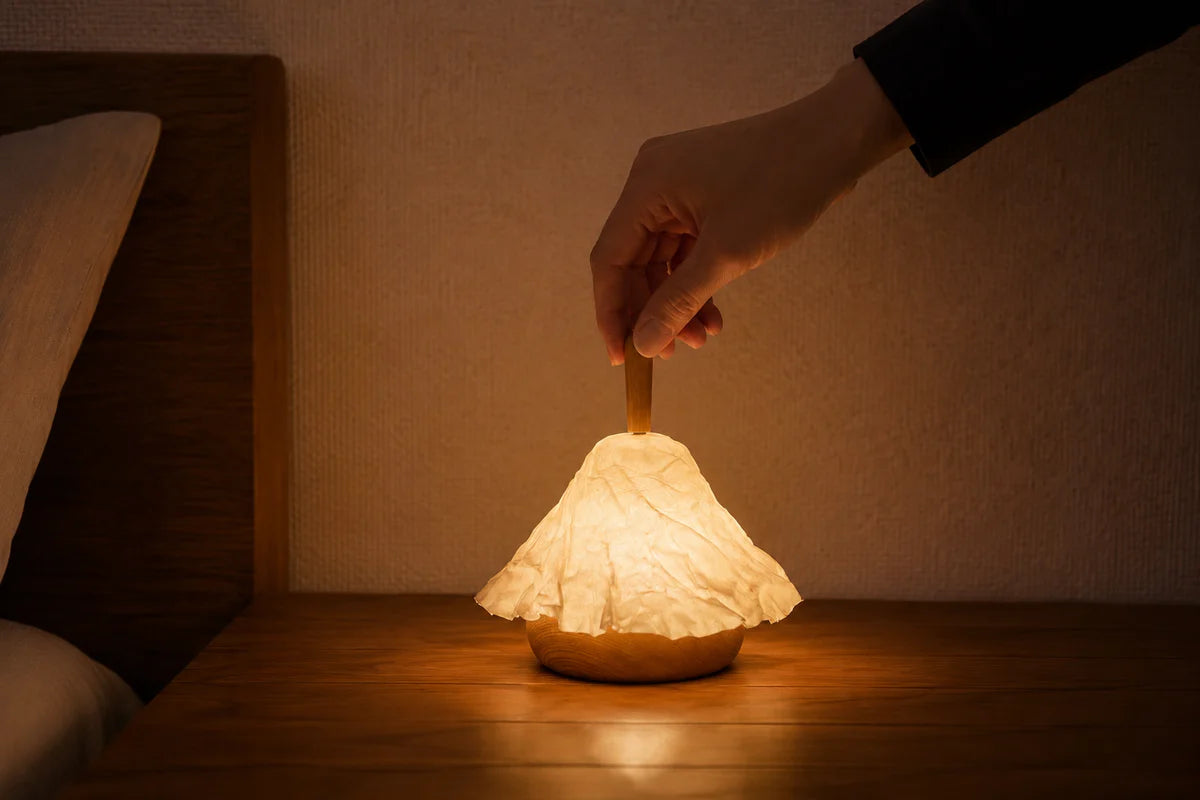 Sangenshi Kikuoka: Shami Lantern Portable Lamp – Red Oak