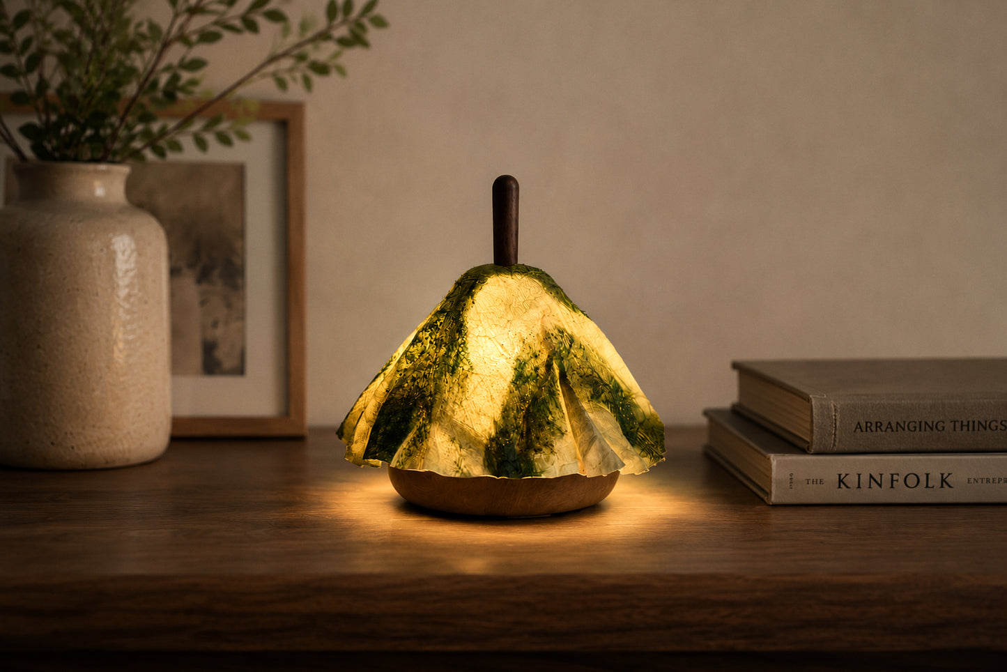 Sangenshi Kikuoka: Shami Lantern Portable Lamp – Striped Ebony x Leather (kangaroo) Colored in Green