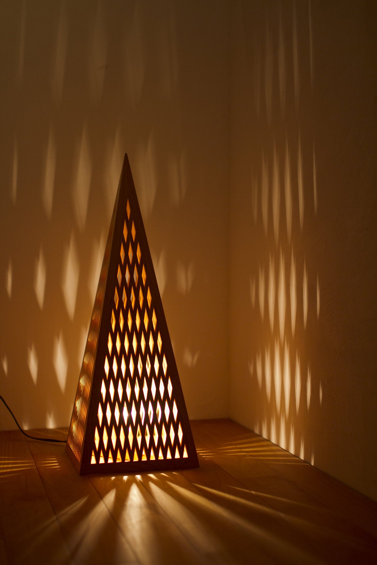 Kinoakari: Floor Lamp – Spire Medium SPI-55