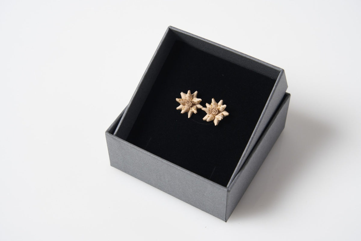 Tomita Sen Kogei: SARASA Flower Earrings / Clip-On Earrings