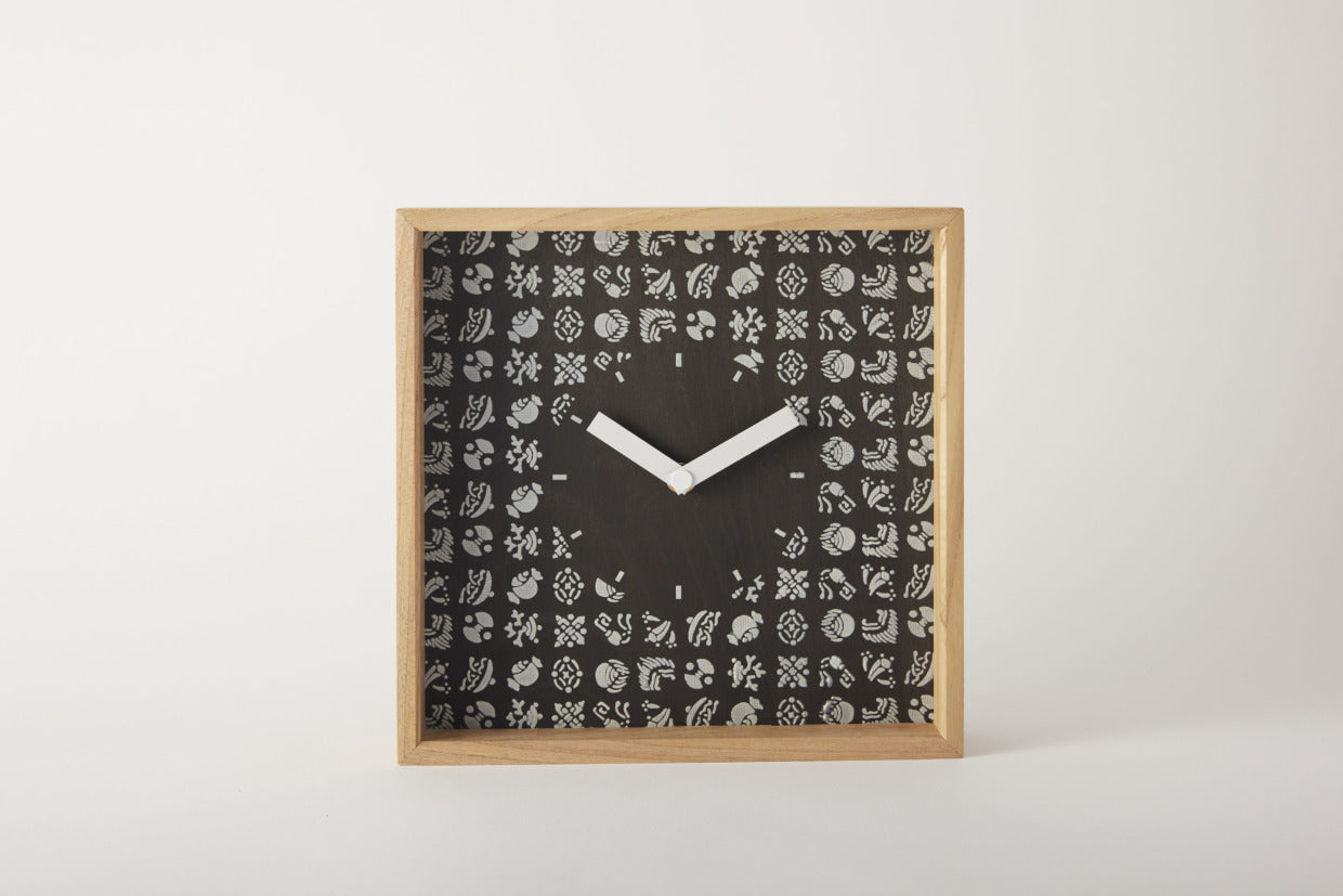 Tomita Sen Kogei: Komon Wood Clock (Gaku / Takara-zukushi)