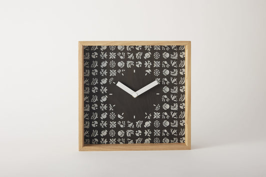 Tomita Sen Kogei: Komon Wood Clock (Gaku / Takara-zukushi)