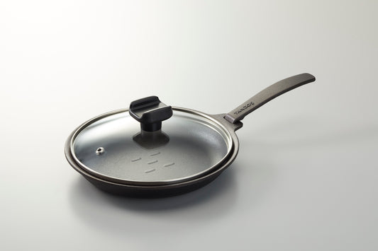 Yamaco: TANZO5 Forged Frying Pan with Glass Lid