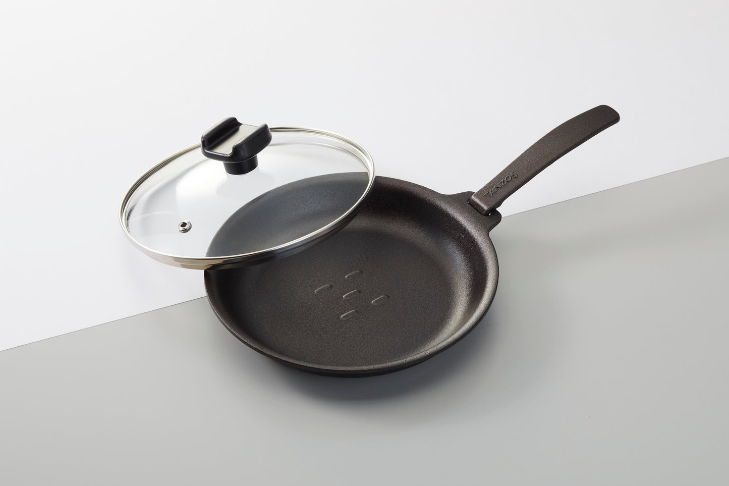 Yamaco: TANZO5 Forged Frying Pan with Glass Lid